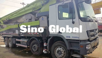 Truk Pompa Beton Putih Zoomlion 56 meter Bekas Dengan Chassis Benz